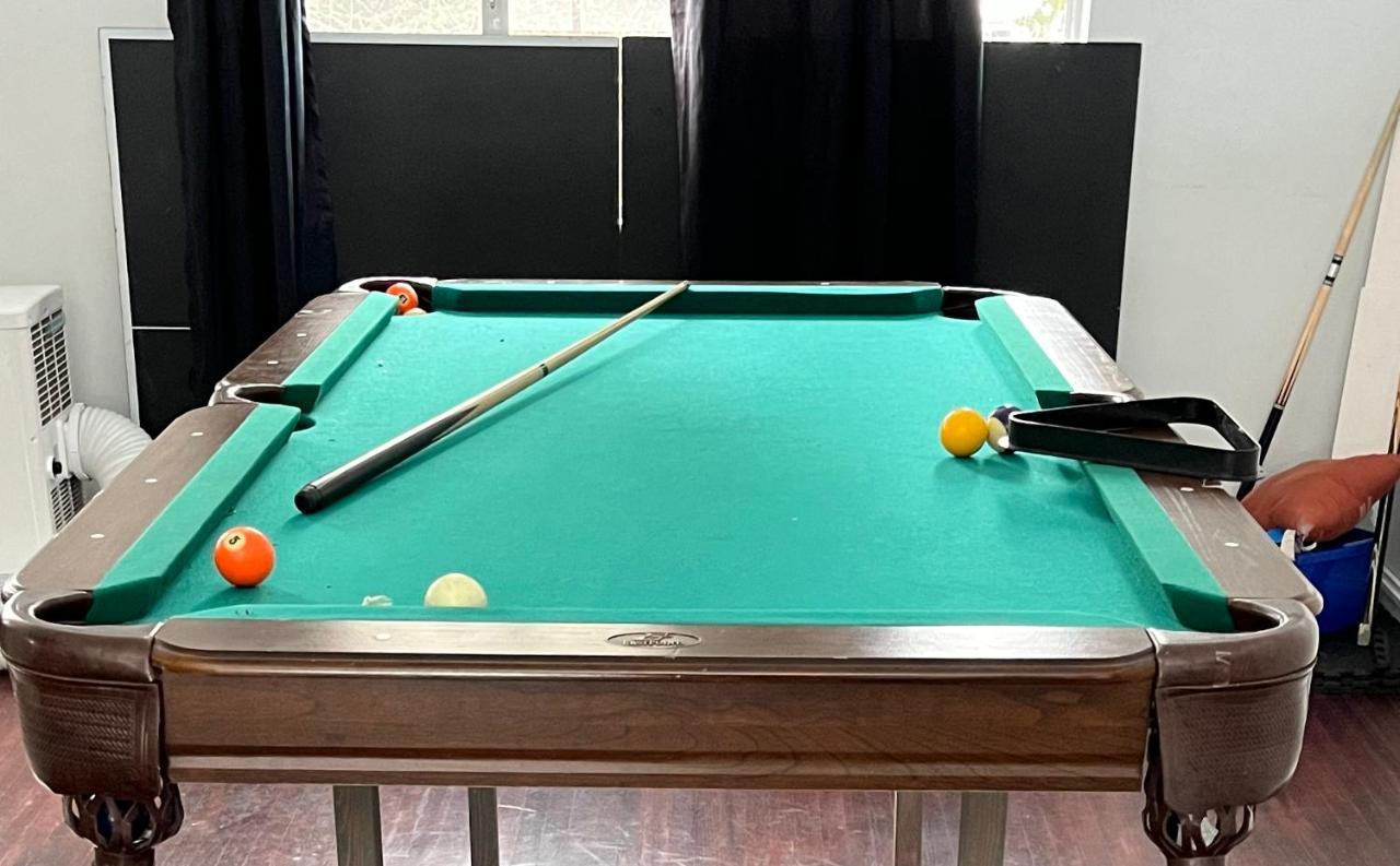 הוילה Vintage - 3 Bed House - North Surrey - Ping-Pong And Pool Table - Tv Cable מראה חיצוני תמונה