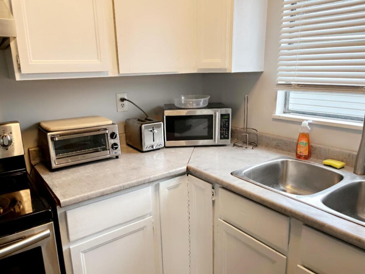 הוילה Vintage - 3 Bed House - North Surrey - Ping-Pong And Pool Table - Tv Cable מראה חיצוני תמונה