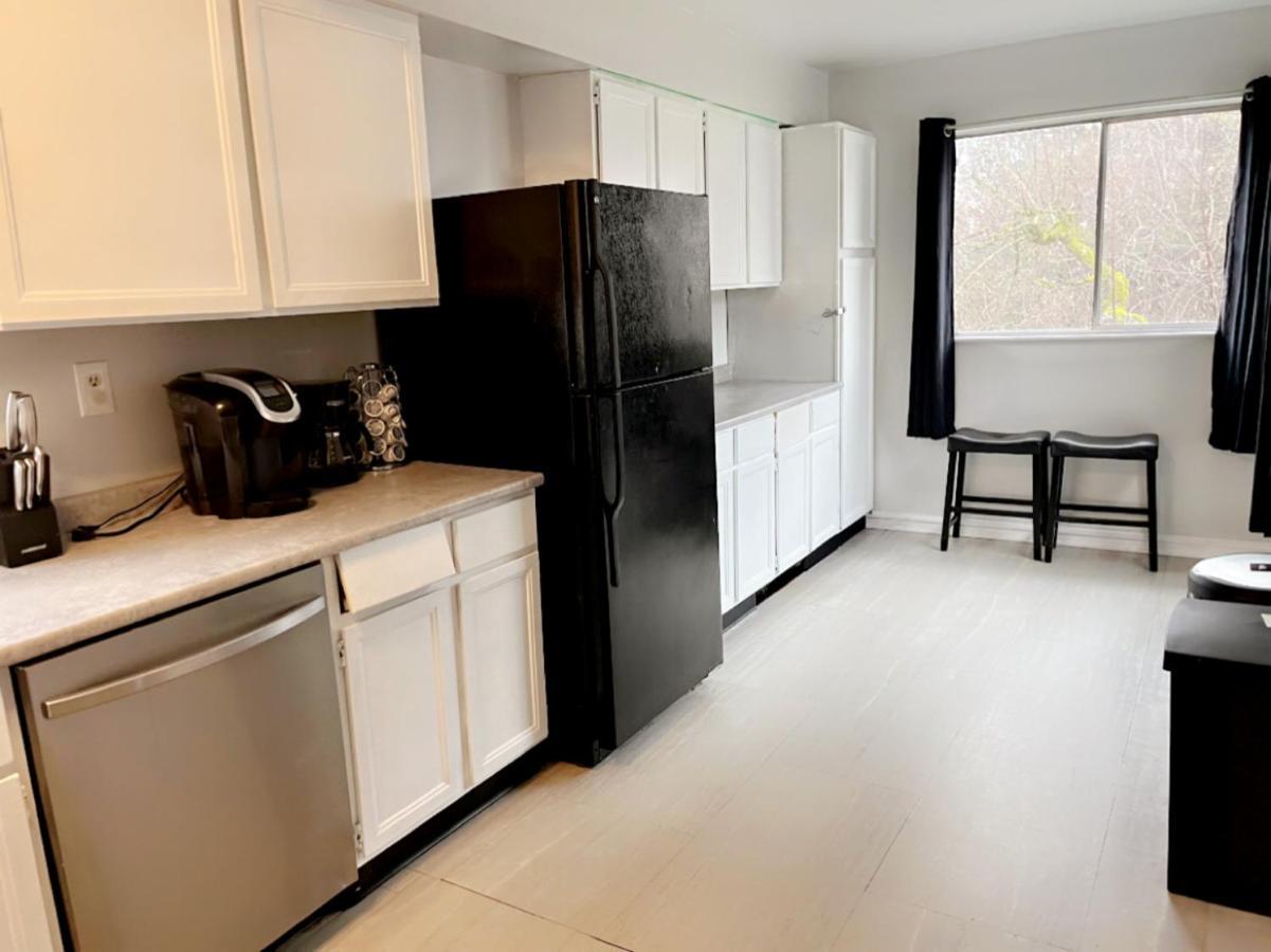 הוילה Vintage - 3 Bed House - North Surrey - Ping-Pong And Pool Table - Tv Cable מראה חיצוני תמונה